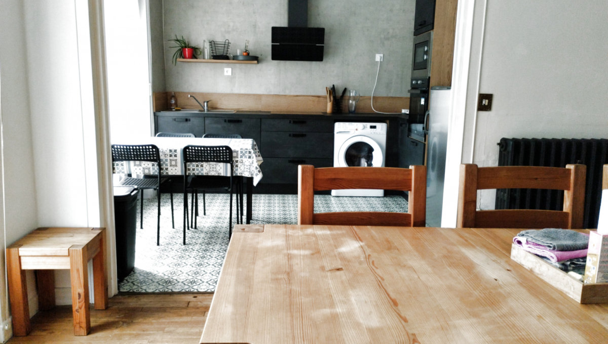 IMMEUBLE AVEC GRAND  APPARTEMENT ET LOCAL COMMERCIAL Immeuble Vente