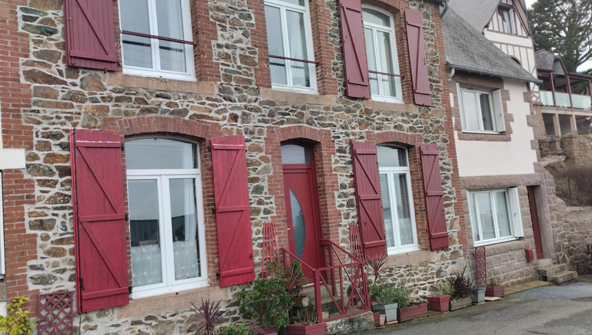 TRESTIGNEL MAISON ANCIENNE EN PIERRES T4 VUE MER Maison Vente