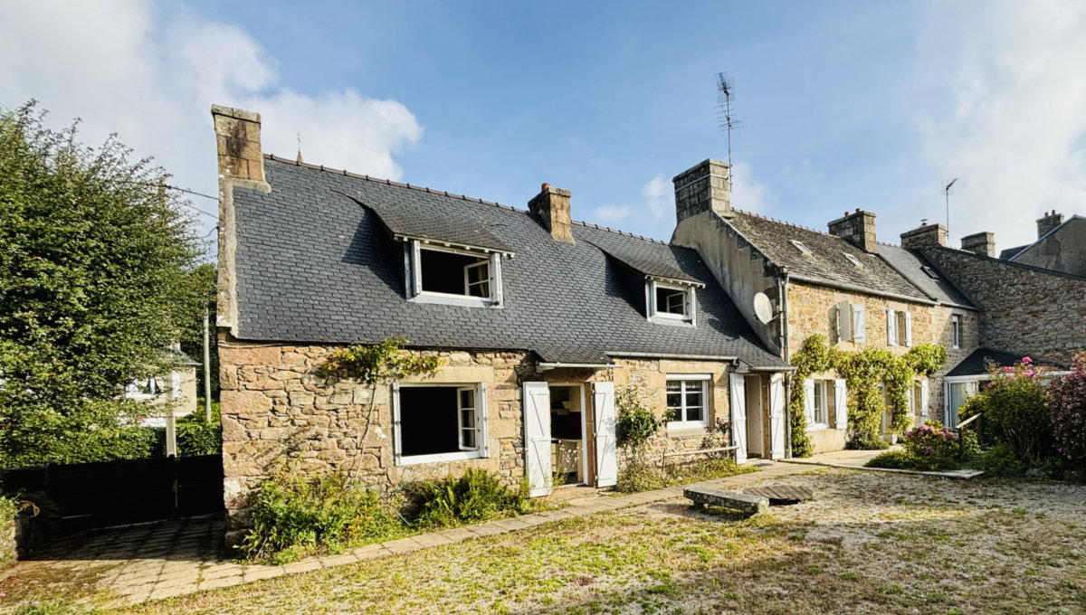 TREBEURDEN : MAGNIFIQUE LONGERE PROCHE COMMERCES ET PLAGES Maison Vente