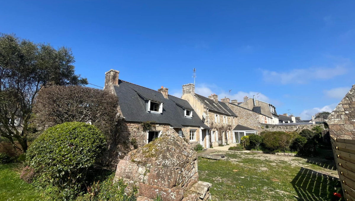 TREBEURDEN : MAGNIFIQUE LONGERE PROCHE COMMERCES ET PLAGES Maison Vente
