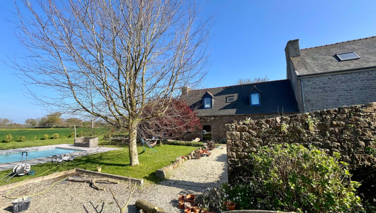 PLUZUNET - CHARMANTE PROPRIETE DANS UN CADRE BUCOLIQUE Maison Vente