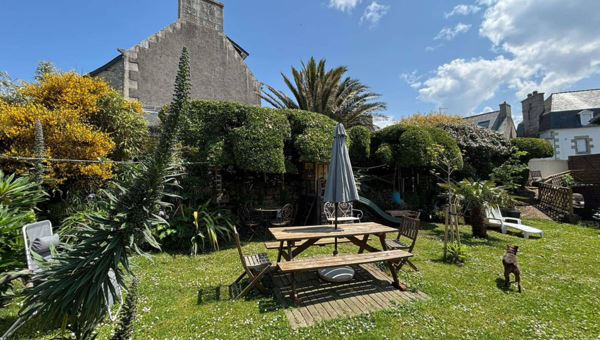 RARE - ILE GRANDE MAISON EN PIERRE ET SON GRAND JARDIN ABRITE Maison Vente