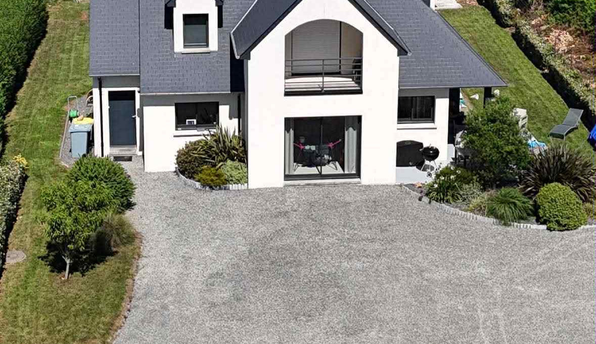 TREBEURDEN : SPACIEUSE MAISON CONTEMPORAINE Maison Vente